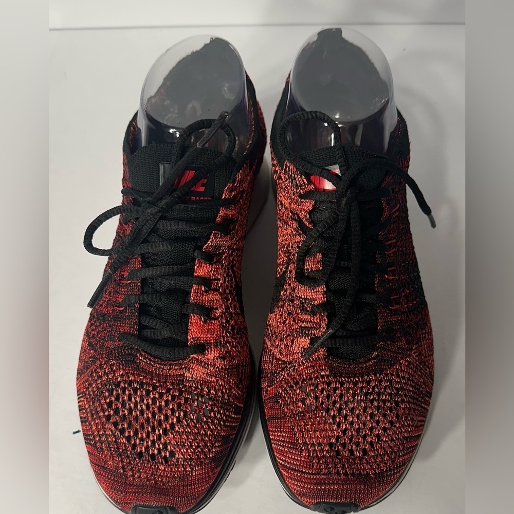 Nike women Red and Black Running Shoes size 6.5 pre owned Exellent condittion.